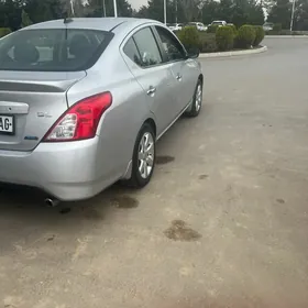 Nissan Versa 2015