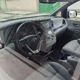 Toyota Sienna 2018