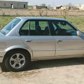 BMW 320 1989