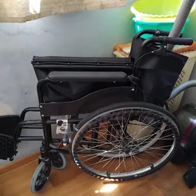 инвалидная коляска