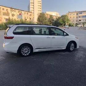 Toyota Sienna 2016
