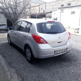Nissan Versa 2011