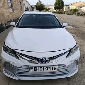 Toyota Camry Hybrid 2021