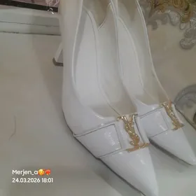 Белые нежные туфли