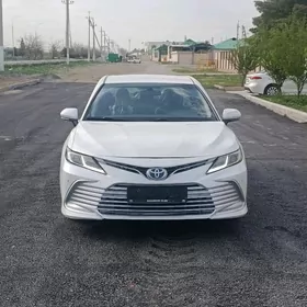 Toyota Camry Hybrid 2022
