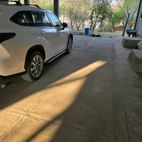 Toyota Highlander 2023