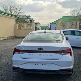 Hyundai Elantra 2021