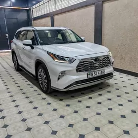 Toyota Highlander 2021