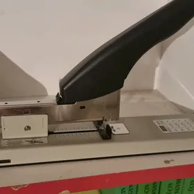 большой степлер на 100листов