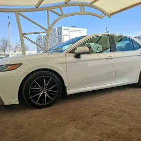 Toyota Camry 2021
