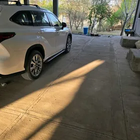 Toyota Highlander 2023