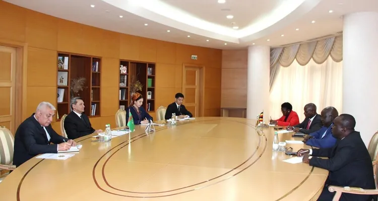 Глава МИД Туркменистана провел переговоры с делегацией Уганды