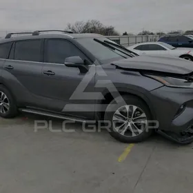 Toyota Highlander 2021