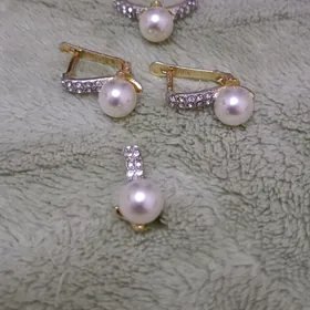 продаётся комплект бижутерии