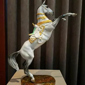 At bedew heykel suwenir