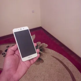 TELEFON BLU DASH 16 GB