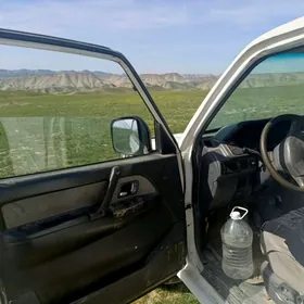 Mitsubishi Pajero 1996