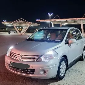 Nissan Tiida 2011