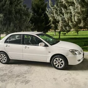 Mitsubishi Lanser 2004