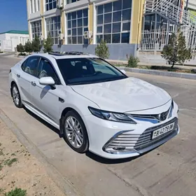 Toyota Camry 2021