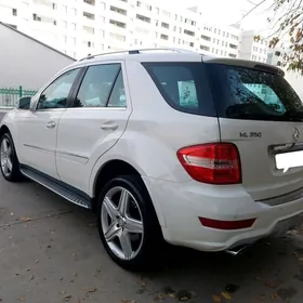 Mercedes-Benz ML350 2011