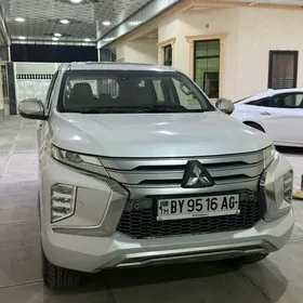 Mitsubishi Pajero 2020