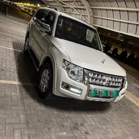 Mitsubishi Pajero 2015