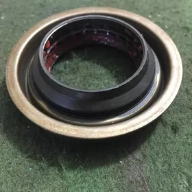 Сальник привода моста