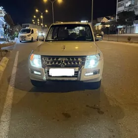 Mitsubishi Pajero 2014