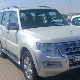 Mitsubishi Pajero 2015