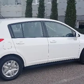 Nissan Versa 2011