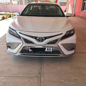 Toyota Camry 2021