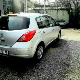 Nissan Versa 2011