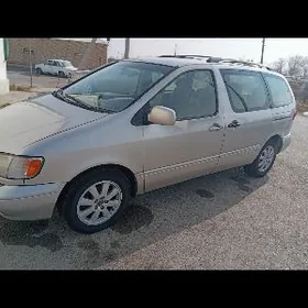 Toyota Sienna 2001