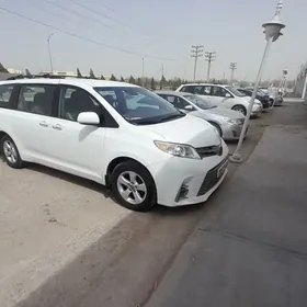 Toyota Sienna 2018