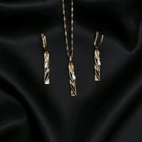 сережки и цепочка с кулоном