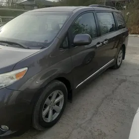 Toyota Sienna 2011