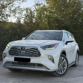 Toyota Highlander 2021