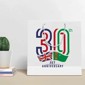 Doly reňkli çap edilen kagyz paketler