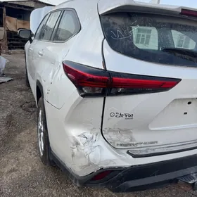 Toyota Highlander 2021