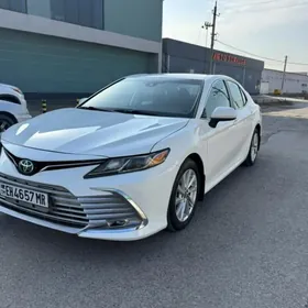 Toyota Camry 2021