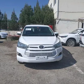 Toyota Innova 2021