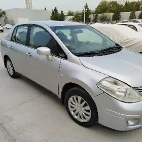 Nissan Tiida 2008