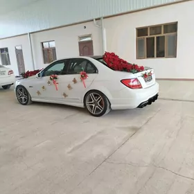 Mercedes-Benz C350 2011