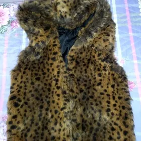 Меховая безрукавка