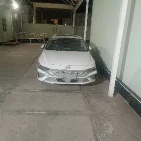 Hyundai Elantra 2025