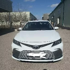 Toyota Camry 2021