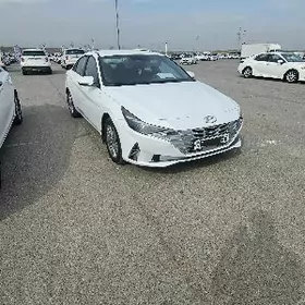 Hyundai Elantra 2022