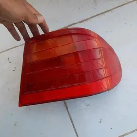 Stopnik Mercedes-Benz