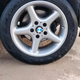 BMW 17 lik diska pakrysgasy bilen